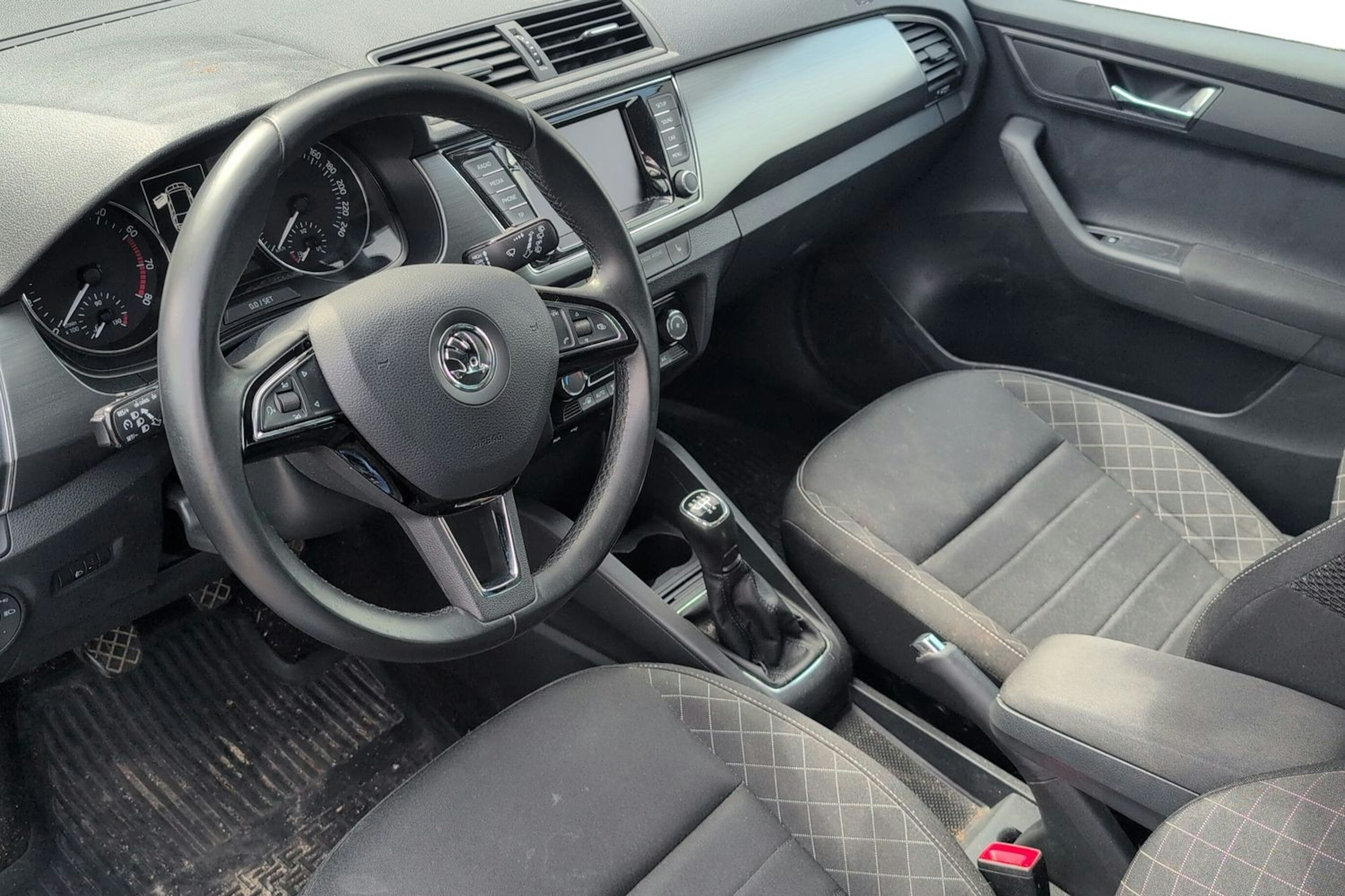 sininen Skoda Fabia 2017 kuva 3.