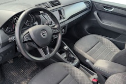sininen Skoda Fabia 2017 kuva 3.