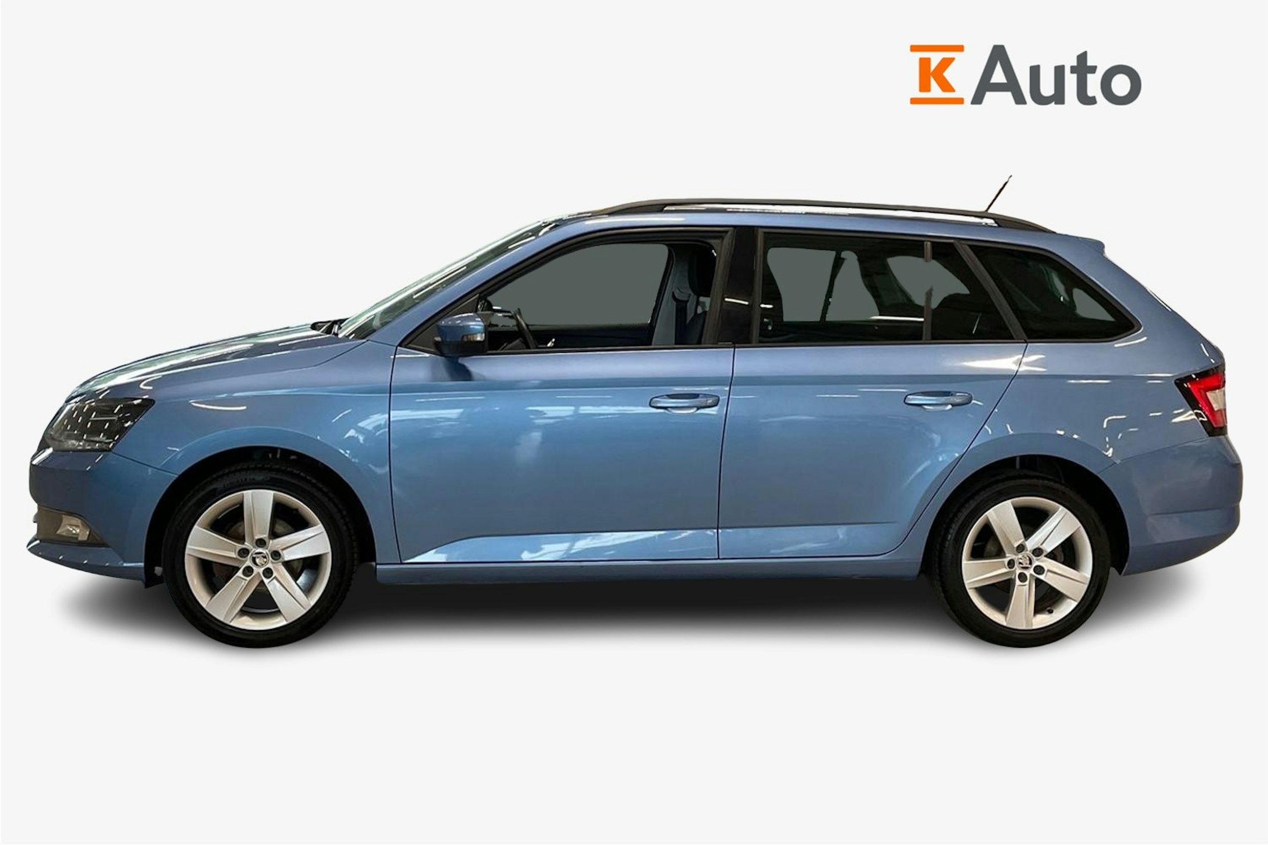 sininen Skoda Fabia 2017 kuva 6.