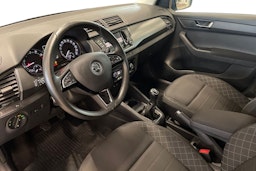 sininen Skoda Fabia 2017 kuva 7.