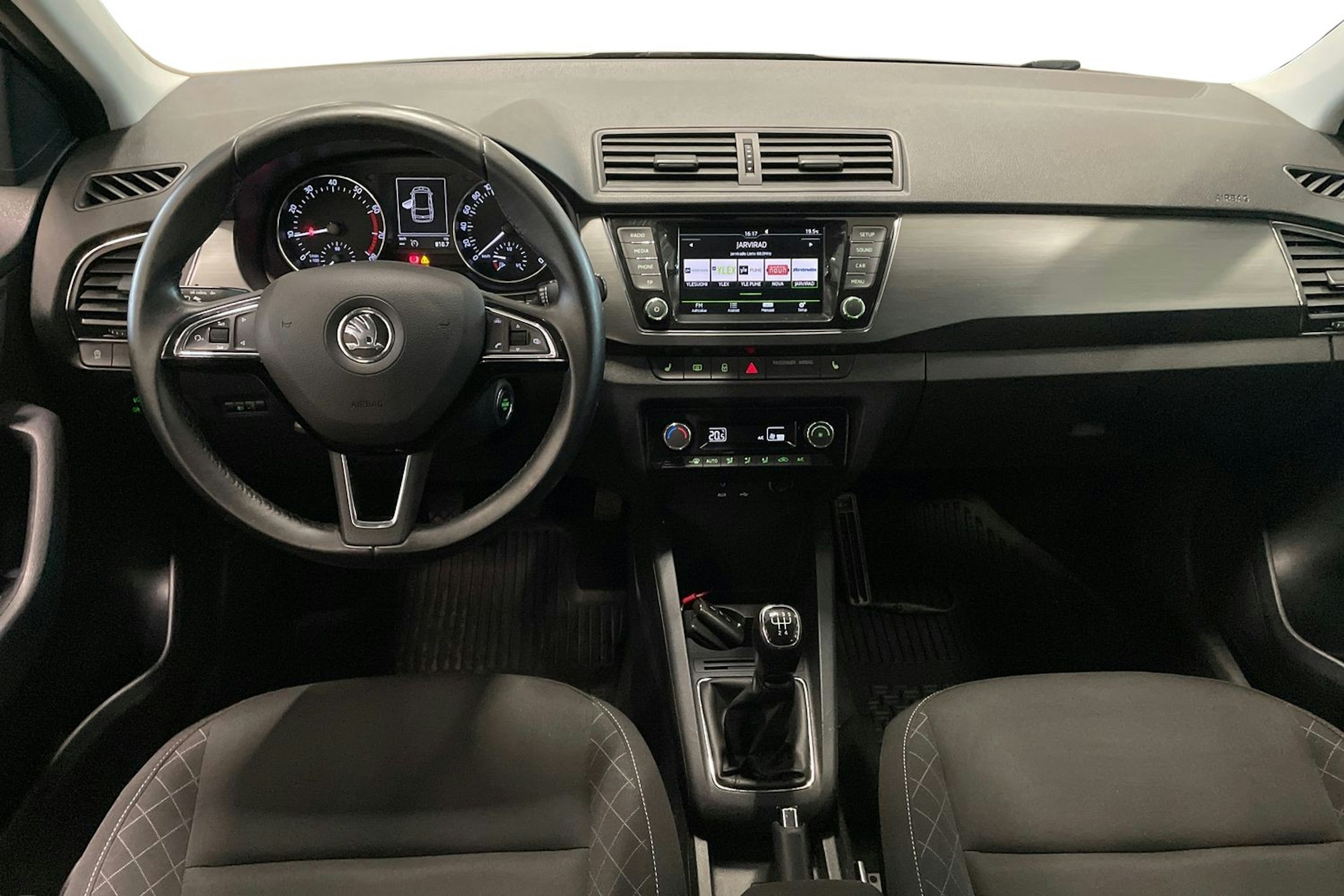 sininen Skoda Fabia 2017 kuva 9.