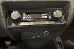 sininen Skoda Fabia 2017 kuva 24.