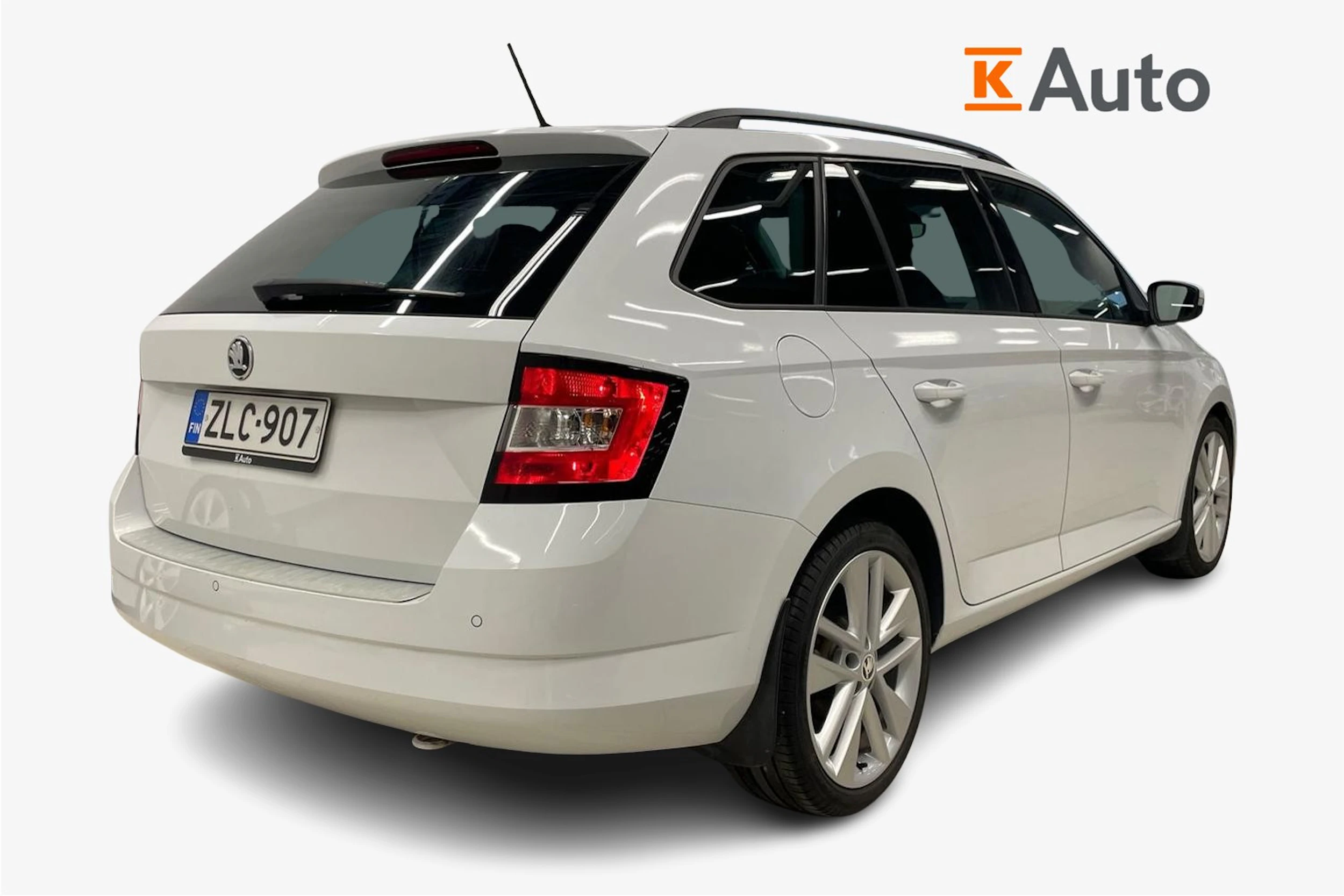 Valkoinen Skoda FABIA 2017 kuva 2.