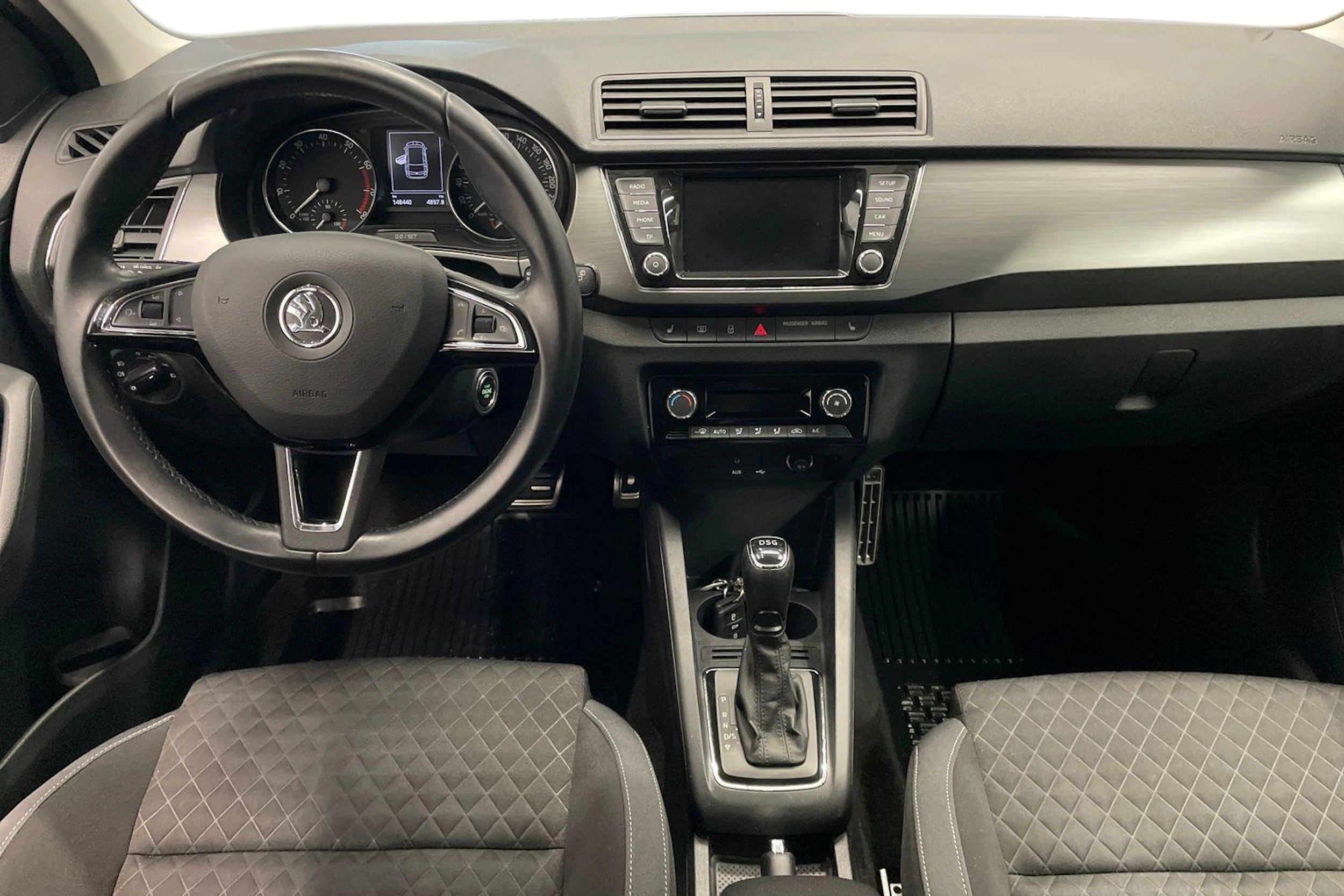 Valkoinen Skoda FABIA 2017 kuva 7.