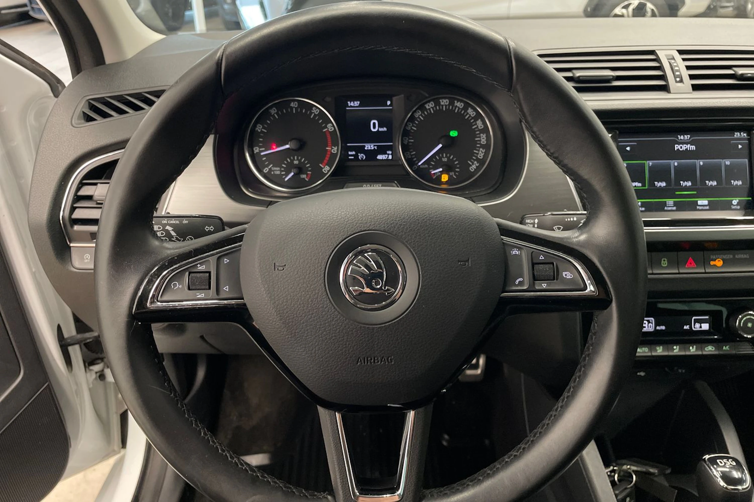 Valkoinen Skoda FABIA 2017 kuva 13.