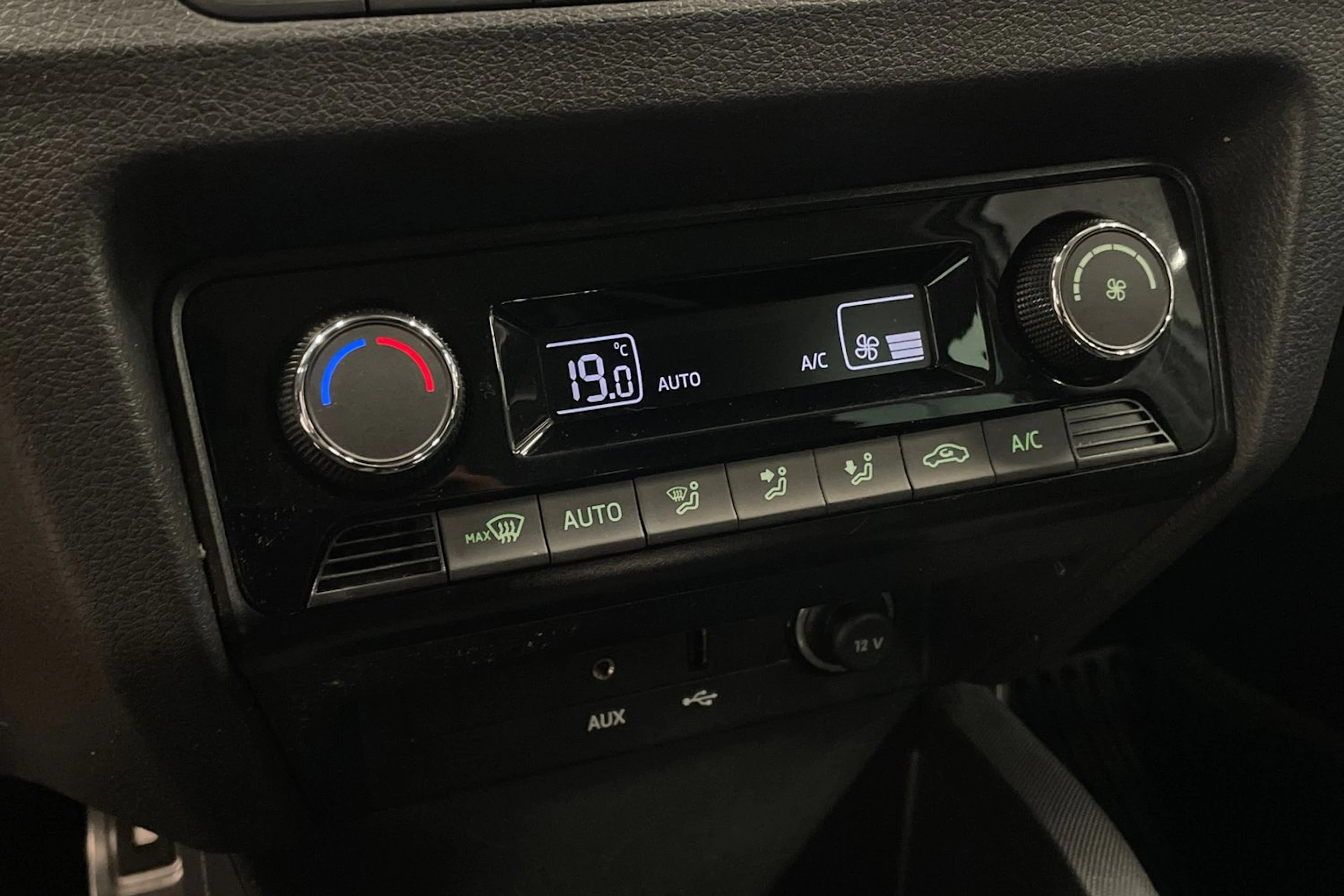 Valkoinen Skoda FABIA 2017 kuva 18.