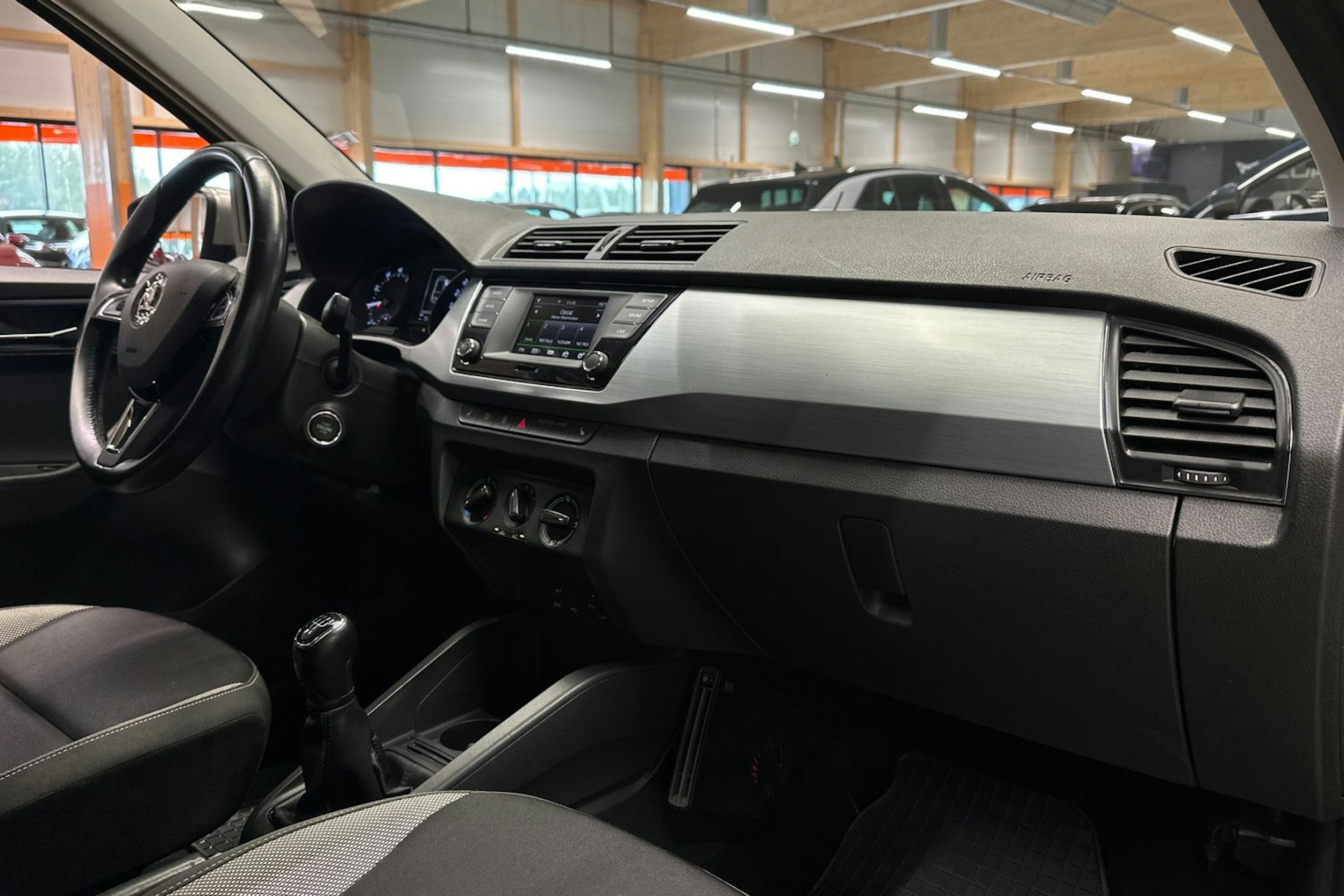 ruskea (beige) Skoda Fabia 2018 kuva 14.