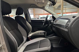 ruskea (beige) Skoda Fabia 2018 kuva 15.