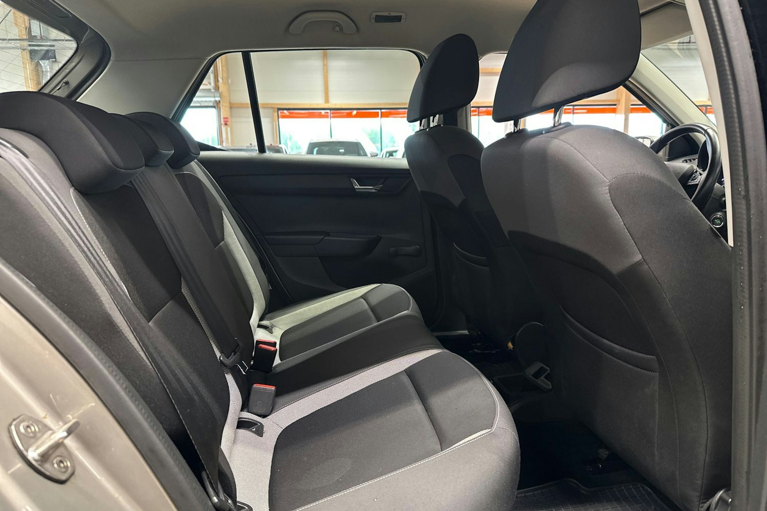 ruskea (beige) Skoda Fabia 2018 kuva 16.