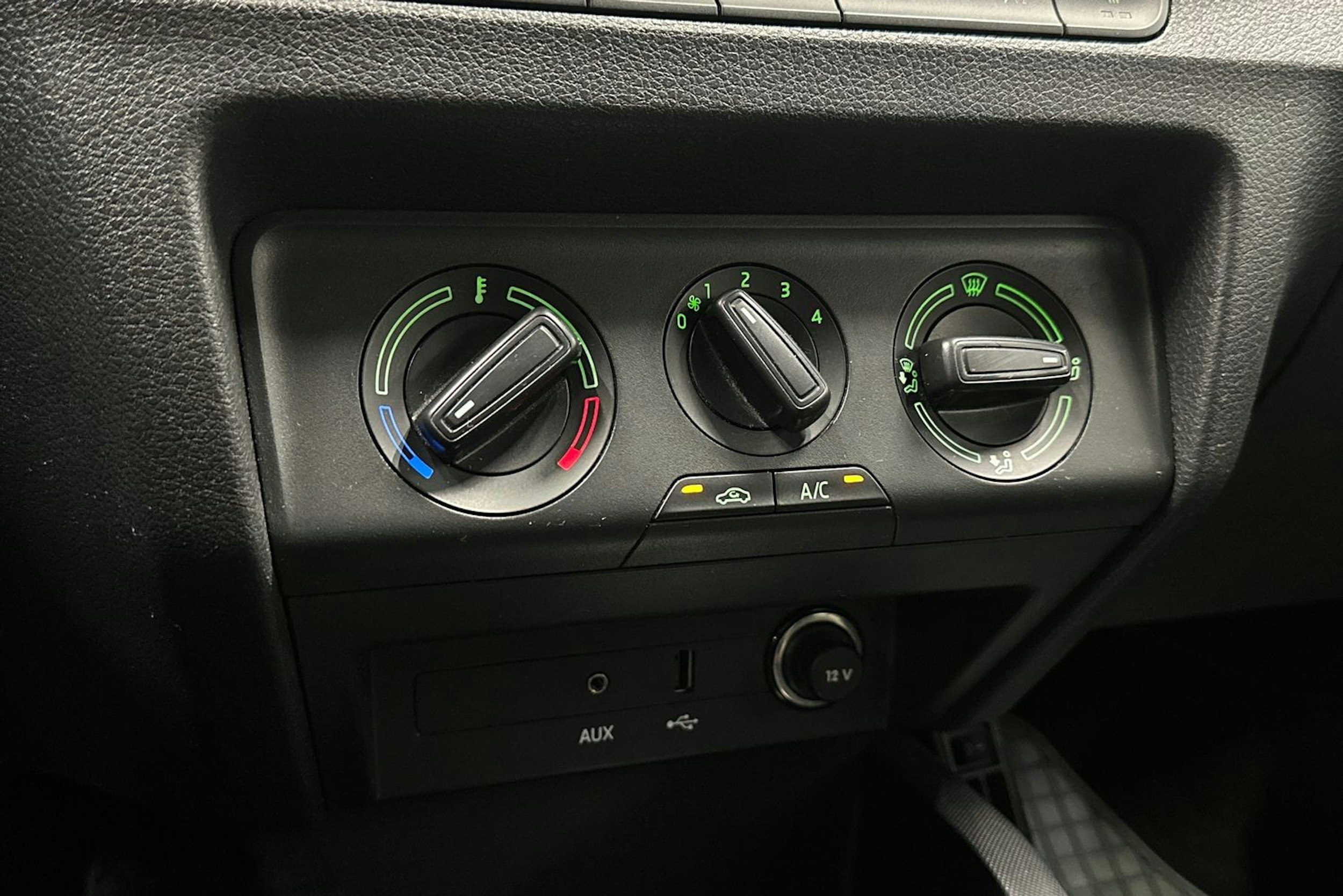 ruskea (beige) Skoda Fabia 2018 kuva 21.