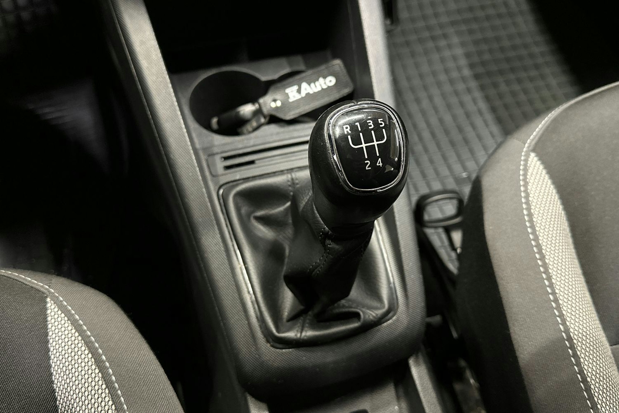 ruskea (beige) Skoda Fabia 2018 kuva 22.