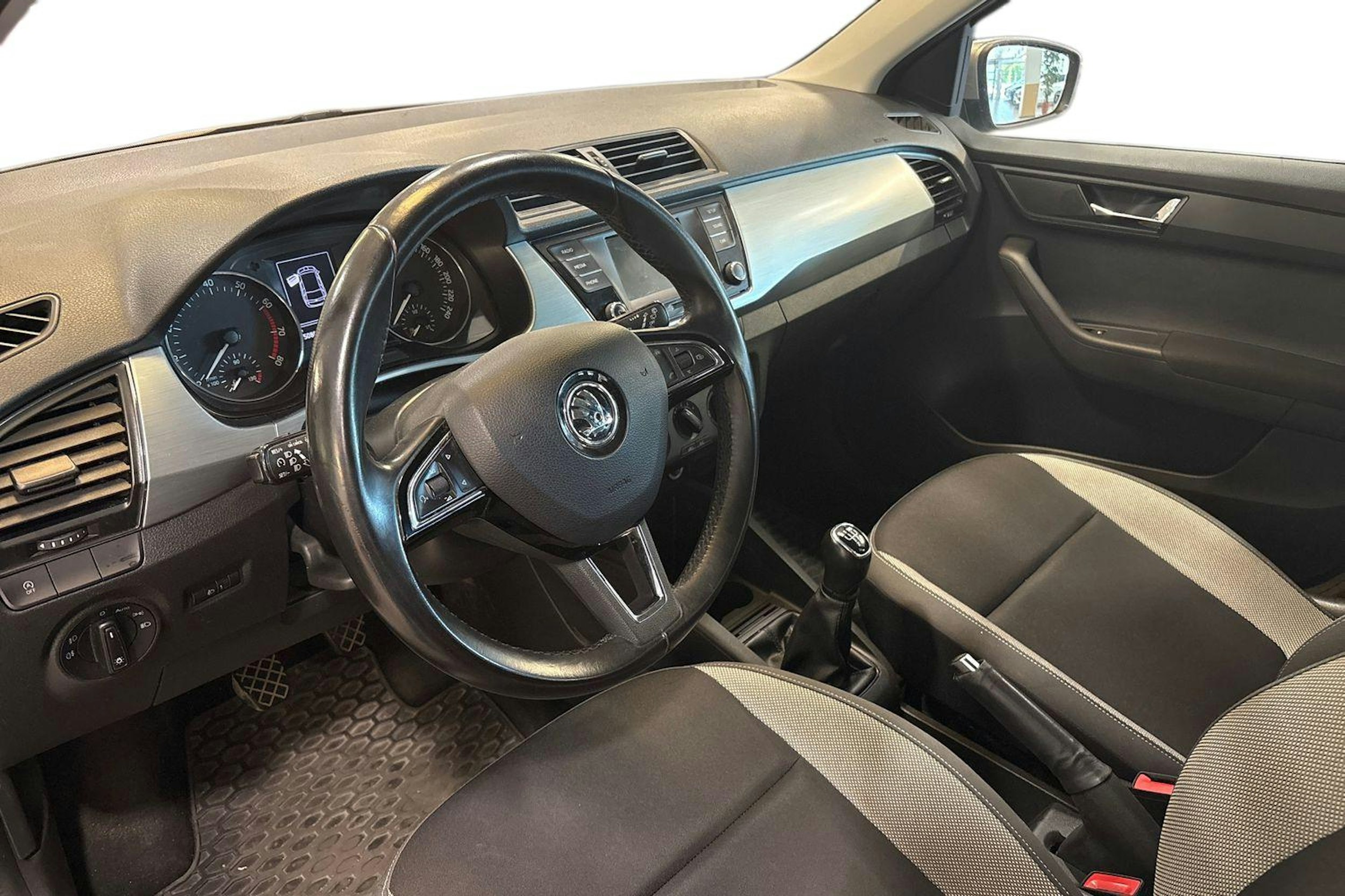 ruskea (beige) Skoda Fabia 2018 kuva 3.