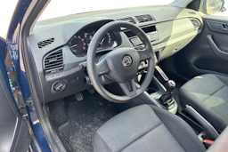 sininen Skoda Fabia 2018 kuva 3.