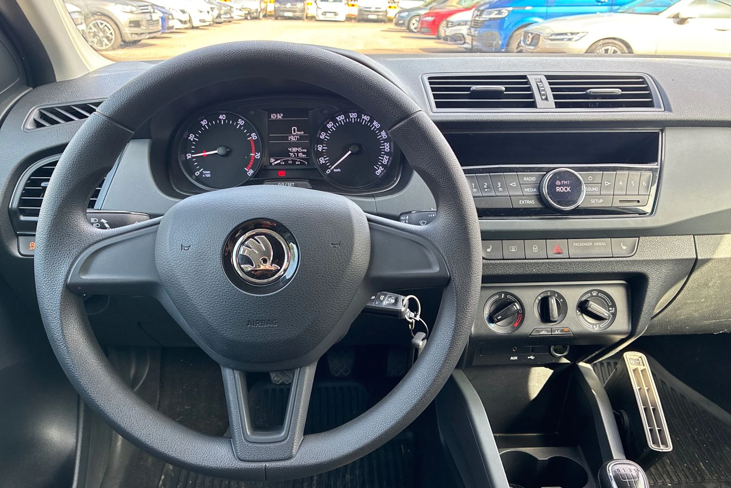 sininen Skoda Fabia 2018 kuva 4.