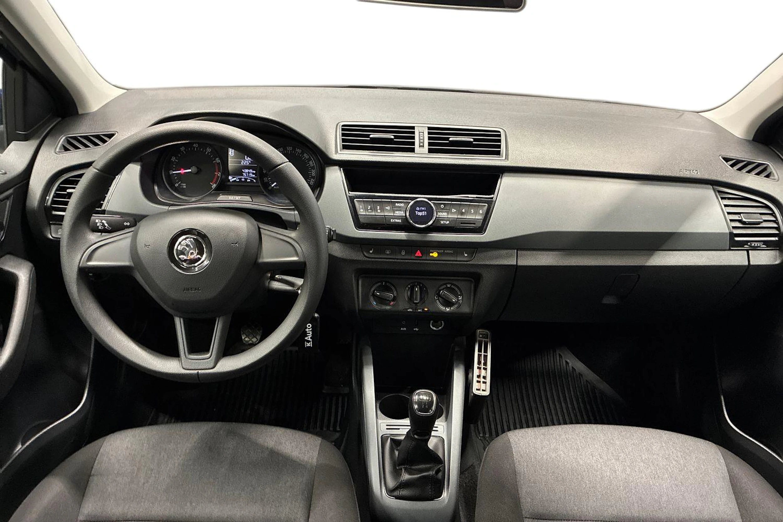 sininen Skoda Fabia 2018 kuva 7.