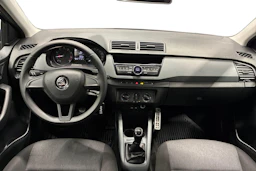 sininen Skoda Fabia 2018 kuva 7.