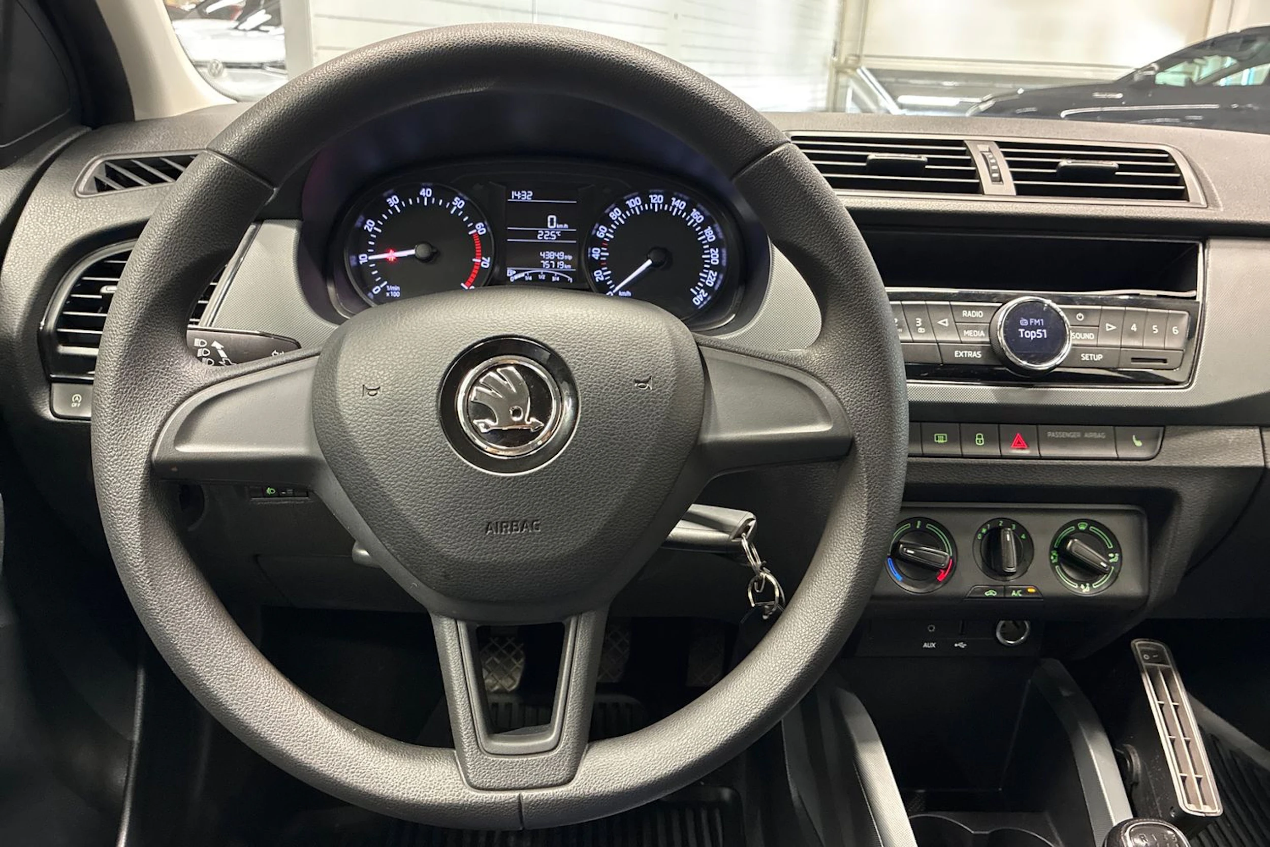 sininen Skoda Fabia 2018 kuva 11.