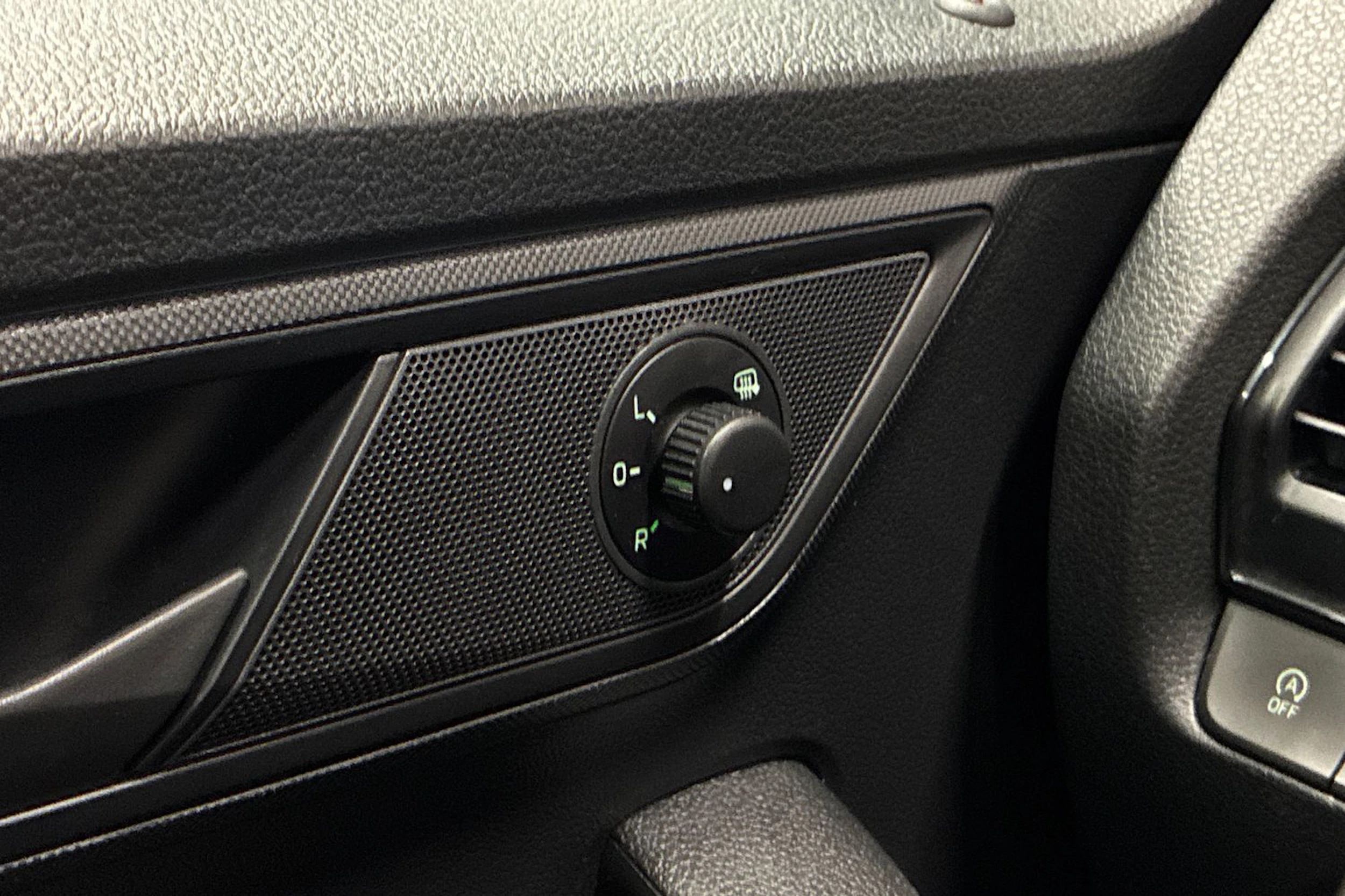 sininen Skoda Fabia 2018 kuva 14.