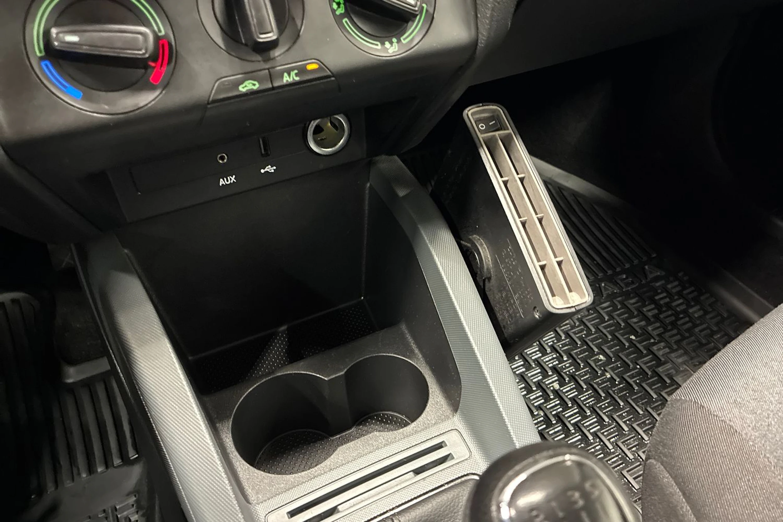 sininen Skoda Fabia 2018 kuva 16.