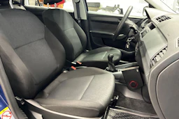 sininen Skoda Fabia 2018 kuva 21.