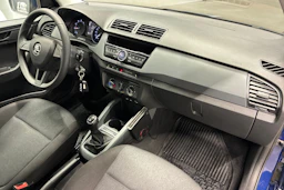 sininen Skoda Fabia 2018 kuva 22.