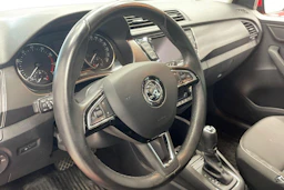 punainen Skoda Fabia 2018 kuva 6.
