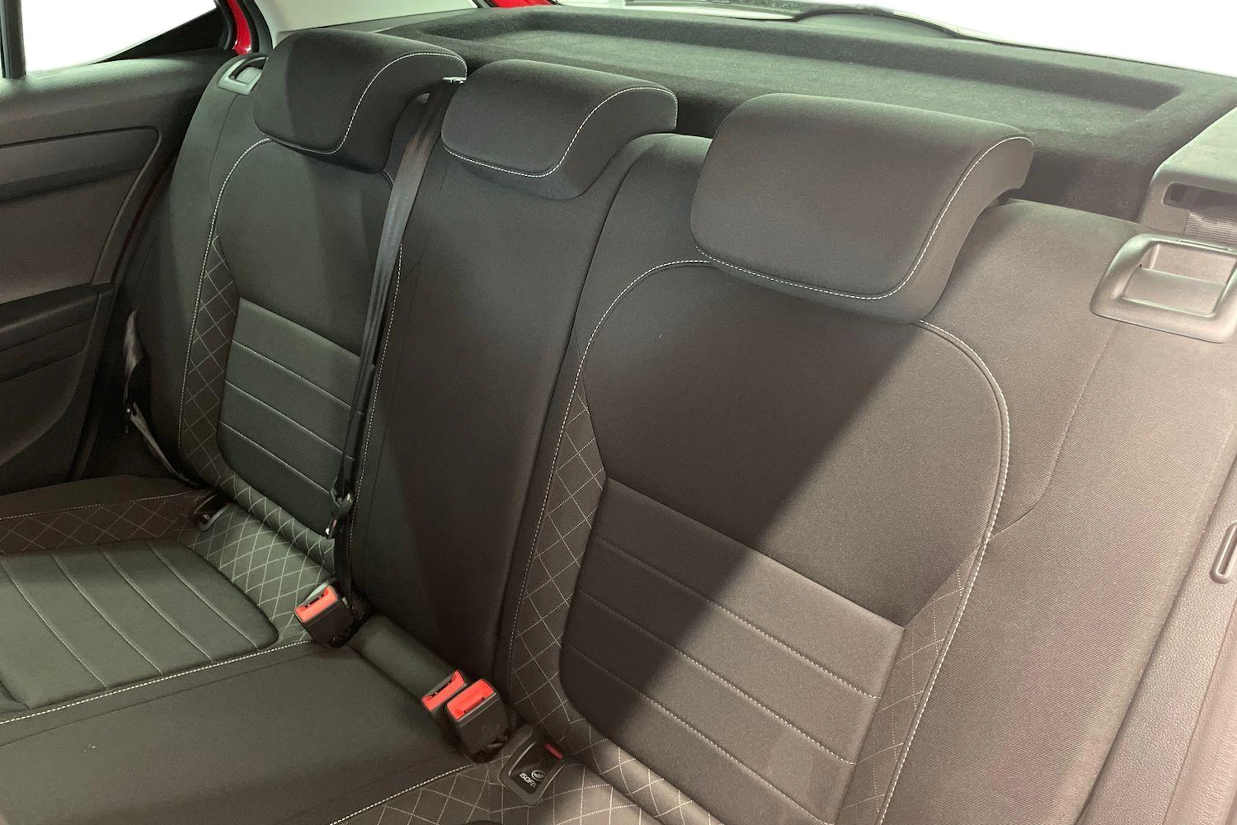 punainen Skoda Fabia 2018 kuva 8.