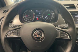 punainen Skoda Fabia 2018 kuva 13.