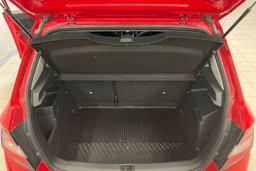 punainen Skoda Fabia 2018 kuva 15.