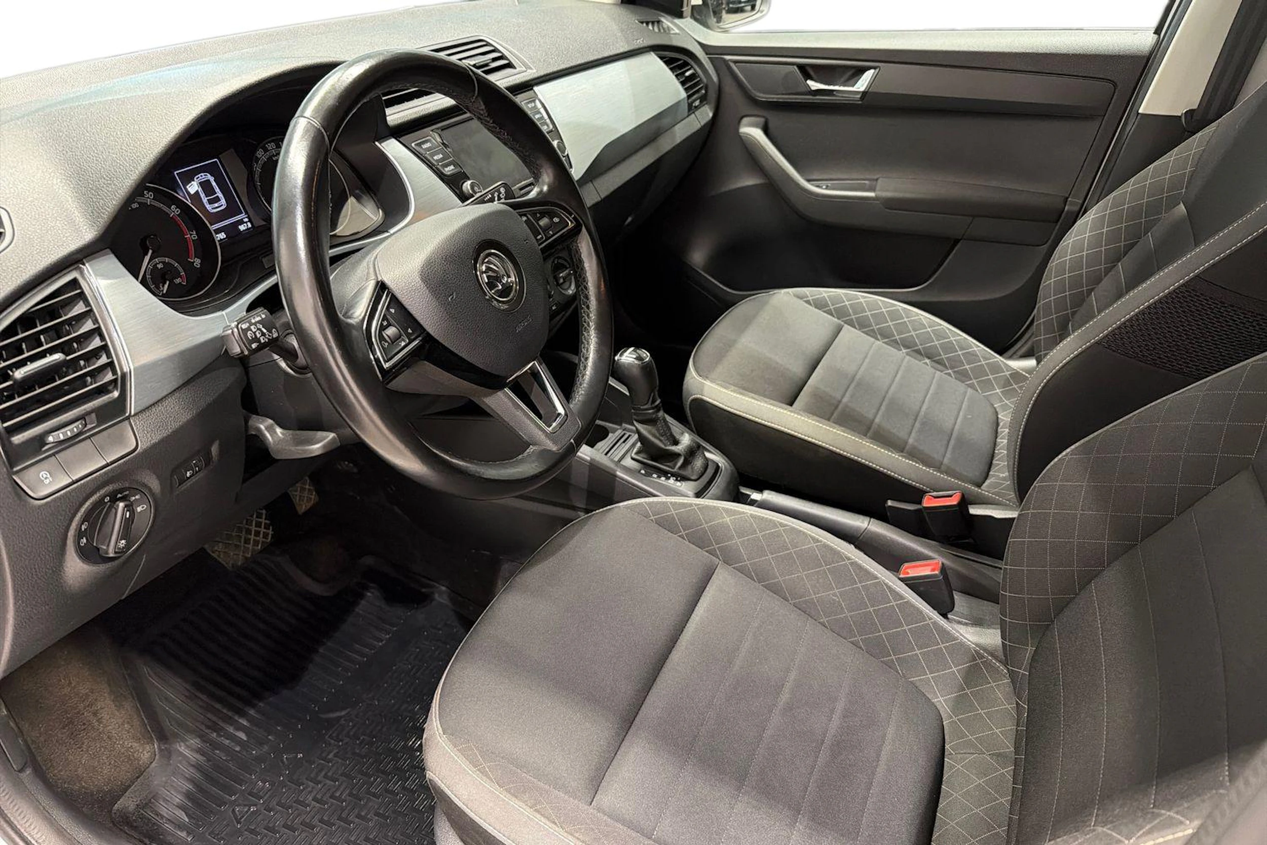 Valkoinen Skoda FABIA 2018 kuva 8.