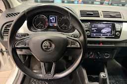 Valkoinen Skoda FABIA 2018 kuva 13.