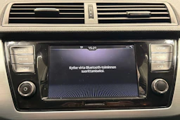 Valkoinen Skoda FABIA 2018 kuva 17.