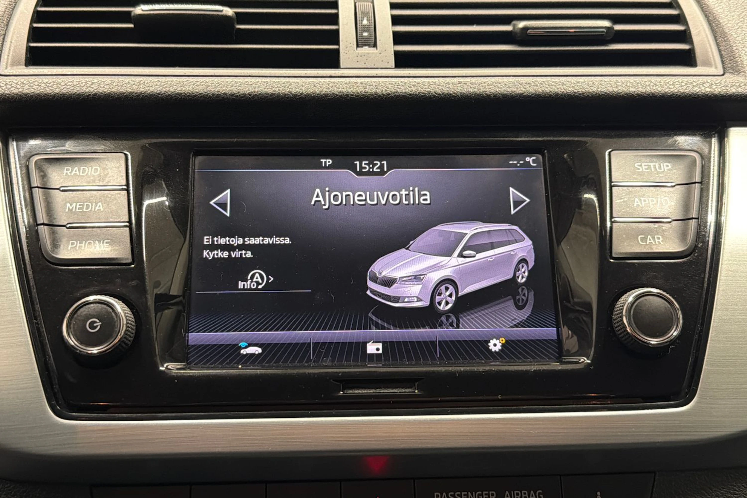 Valkoinen Skoda FABIA 2018 kuva 18.