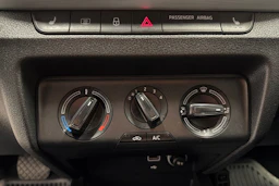 Valkoinen Skoda FABIA 2018 kuva 19.