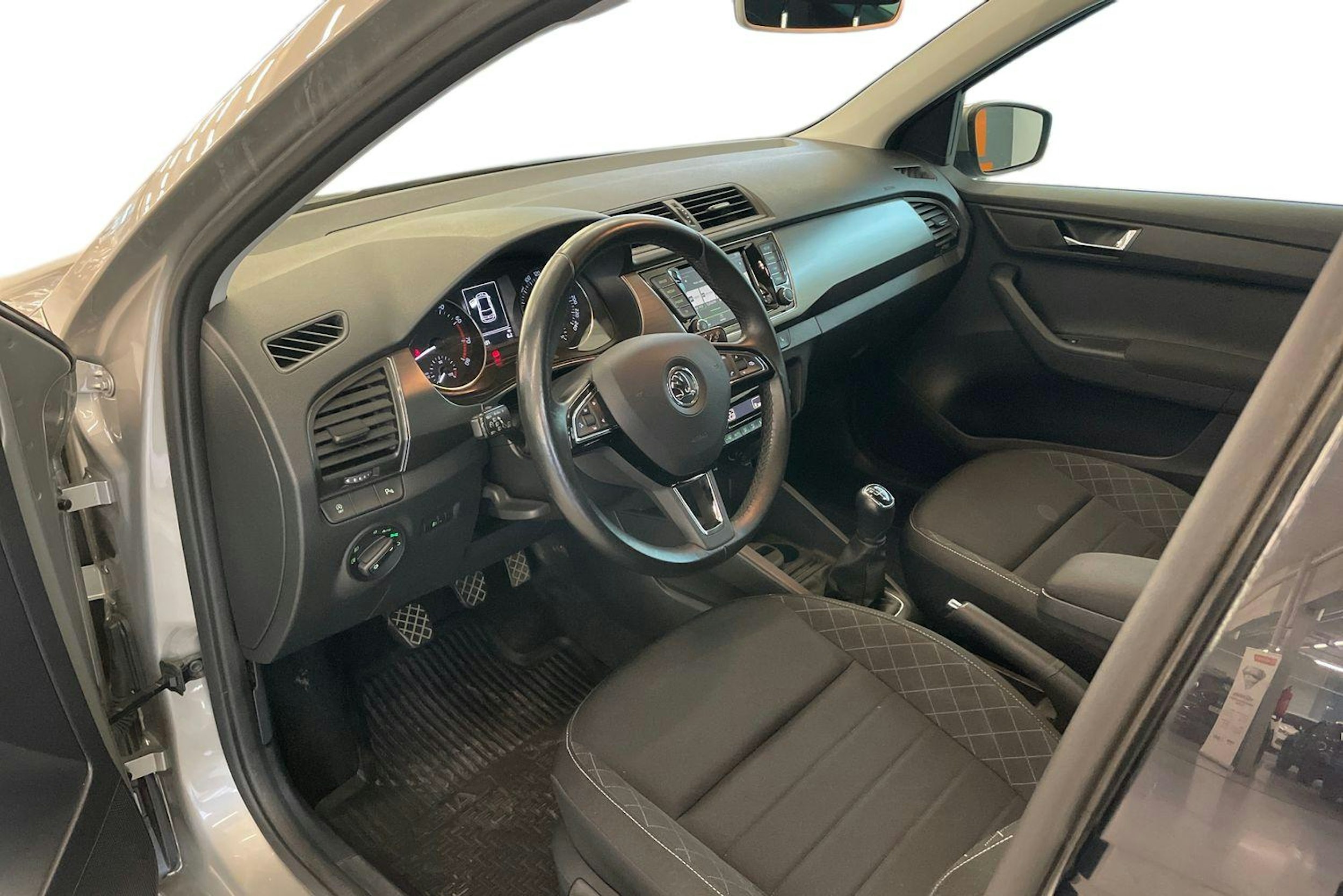 ruskea (beige) Skoda Fabia 2018 kuva 7.