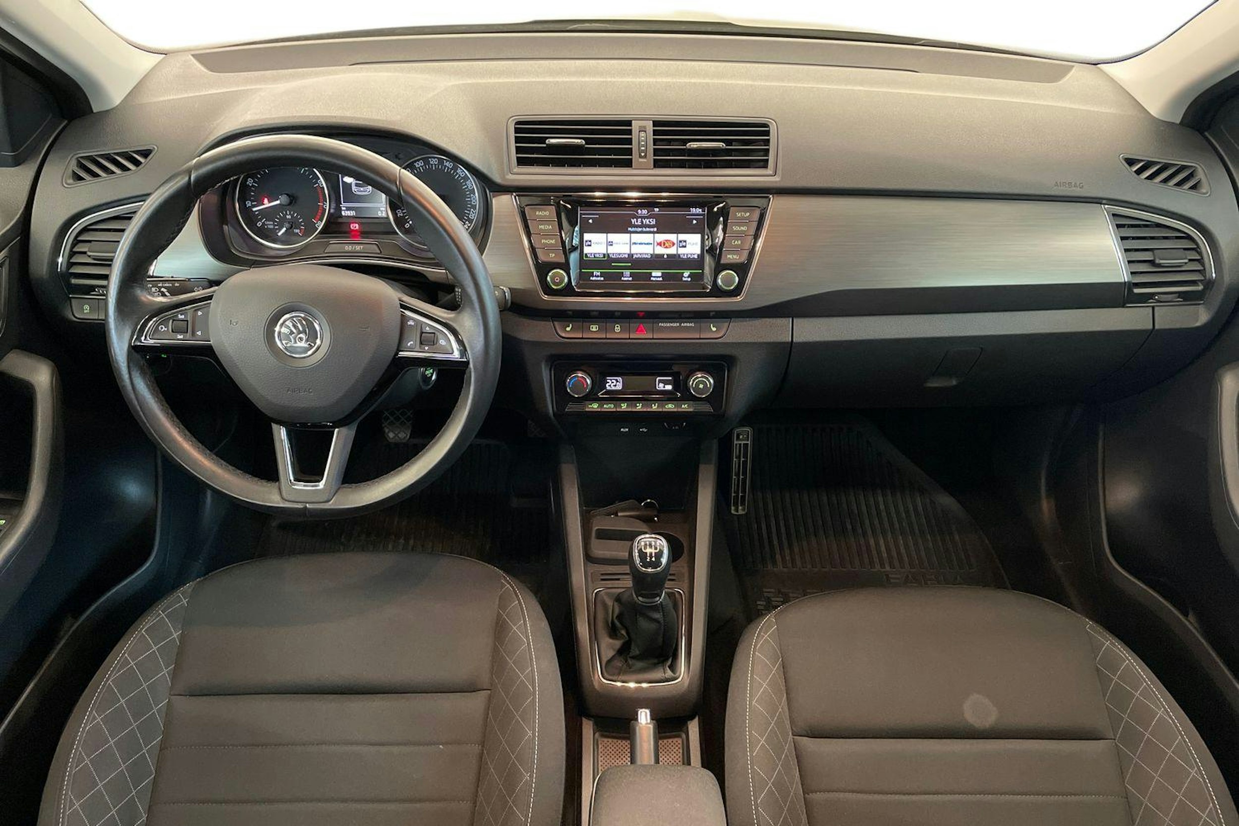 ruskea (beige) Skoda Fabia 2018 kuva 9.