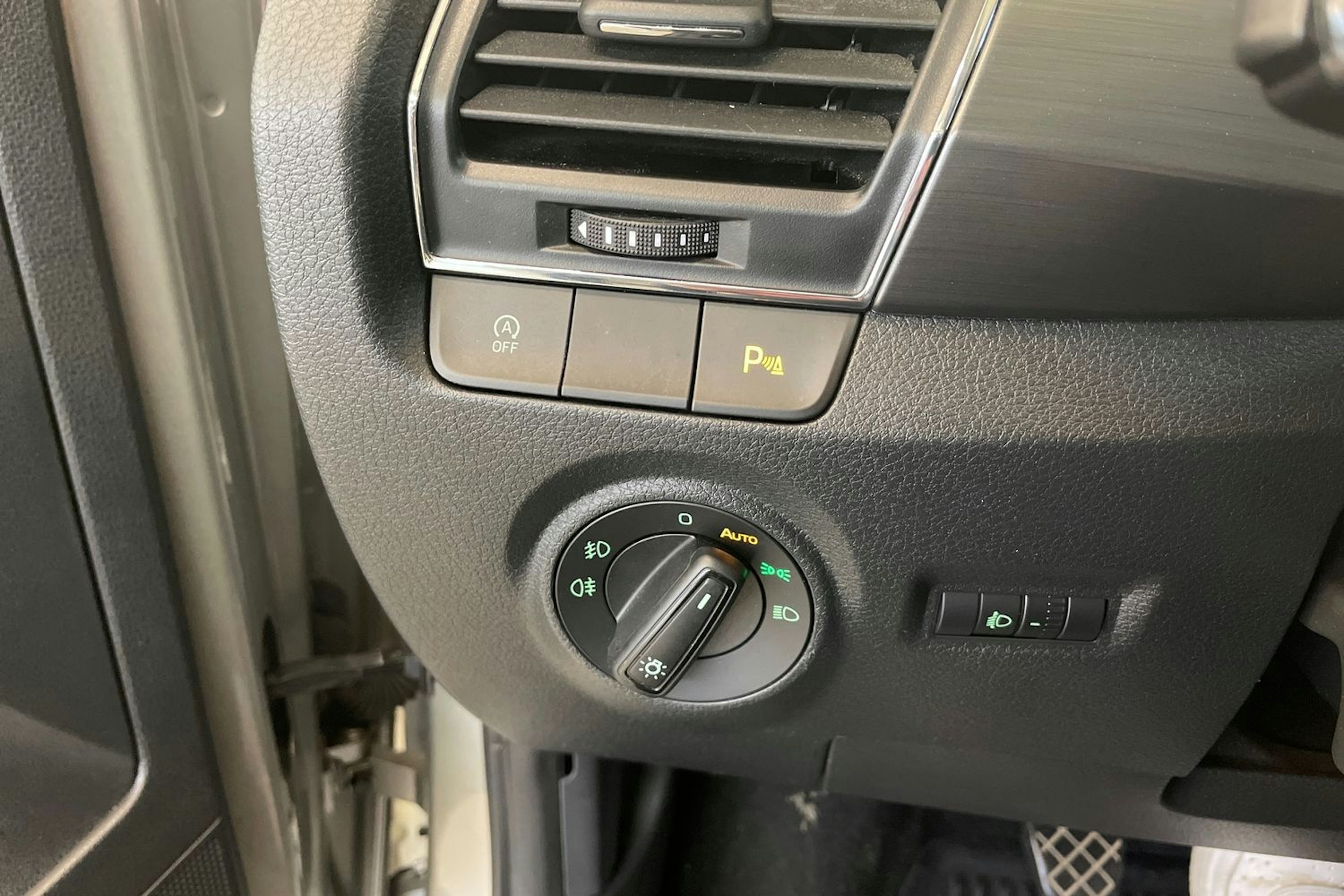 ruskea (beige) Skoda Fabia 2018 kuva 20.