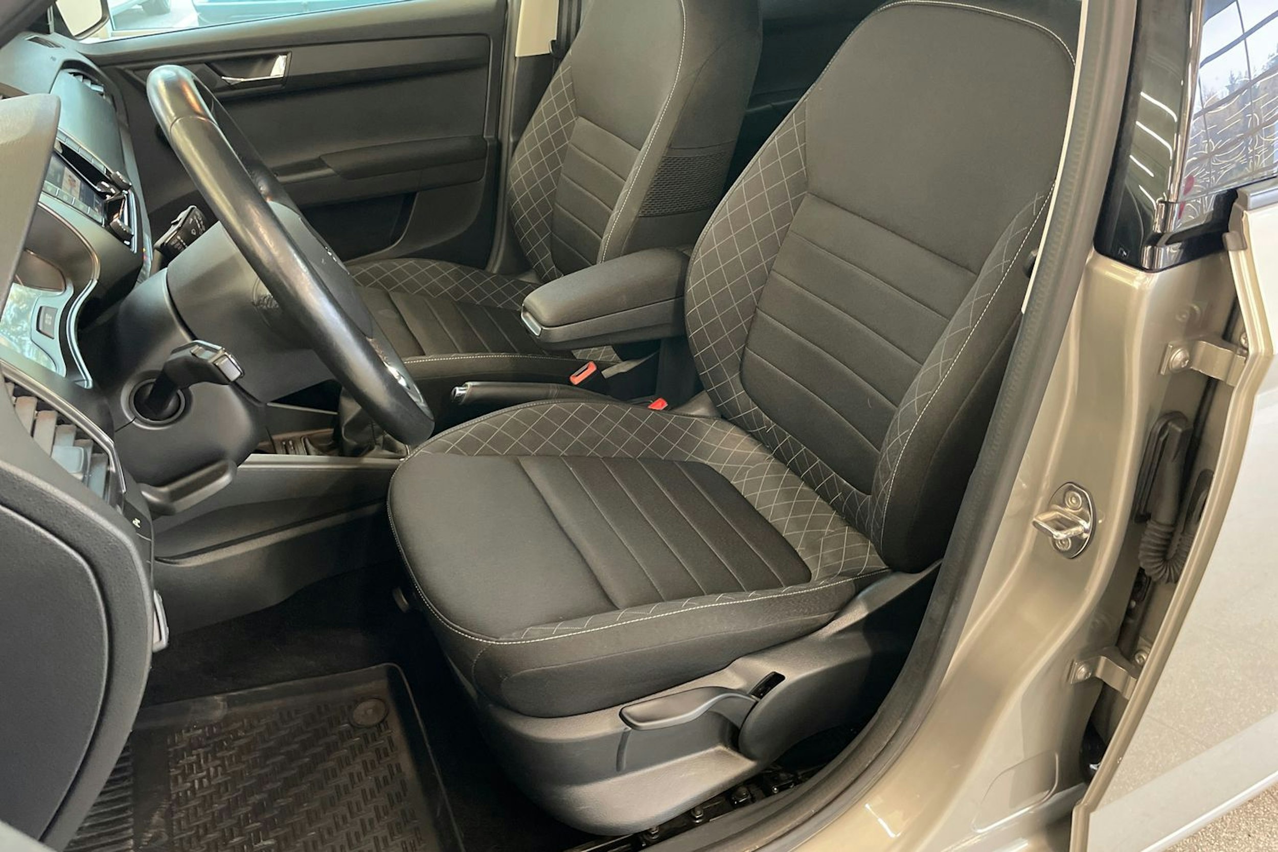 ruskea (beige) Skoda Fabia 2018 kuva 22.