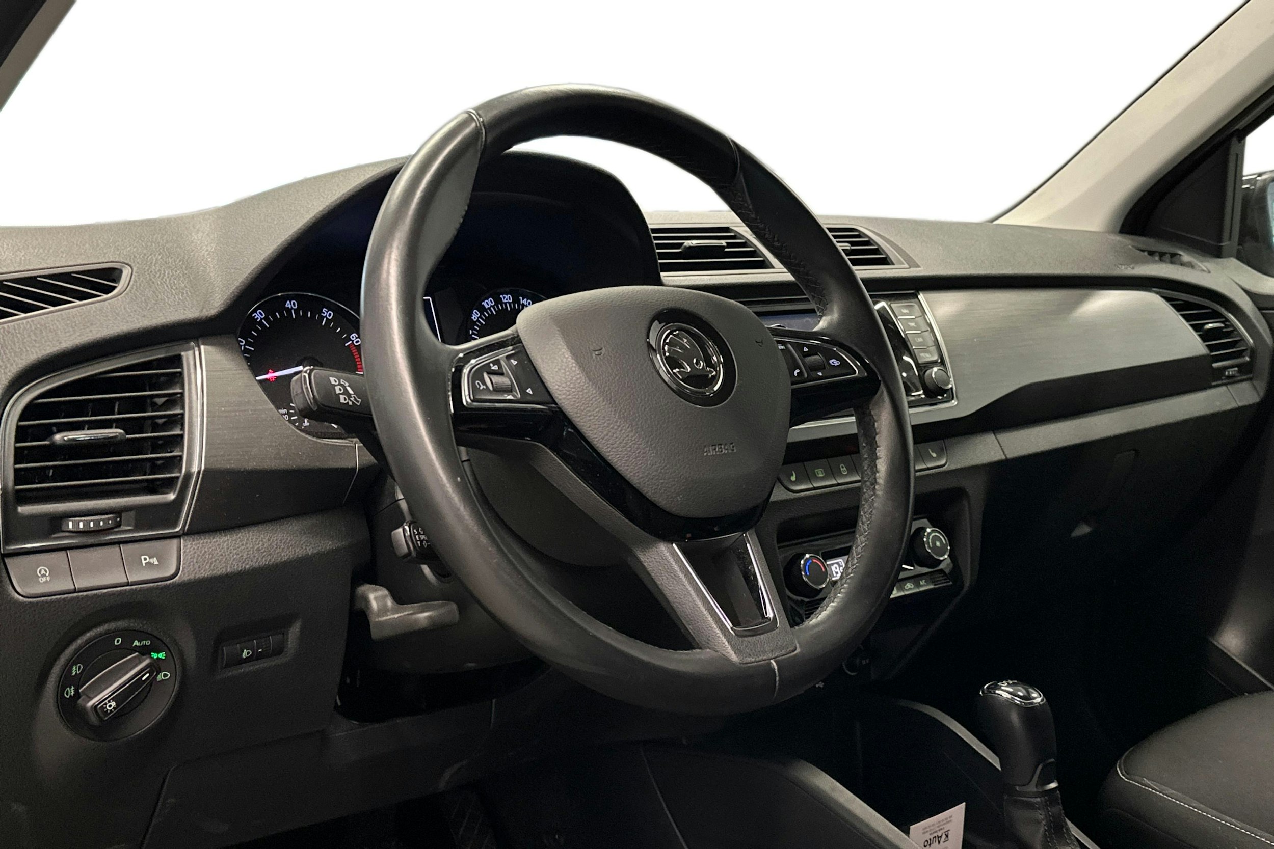 valkoinen Skoda Fabia 2018 kuva 3.