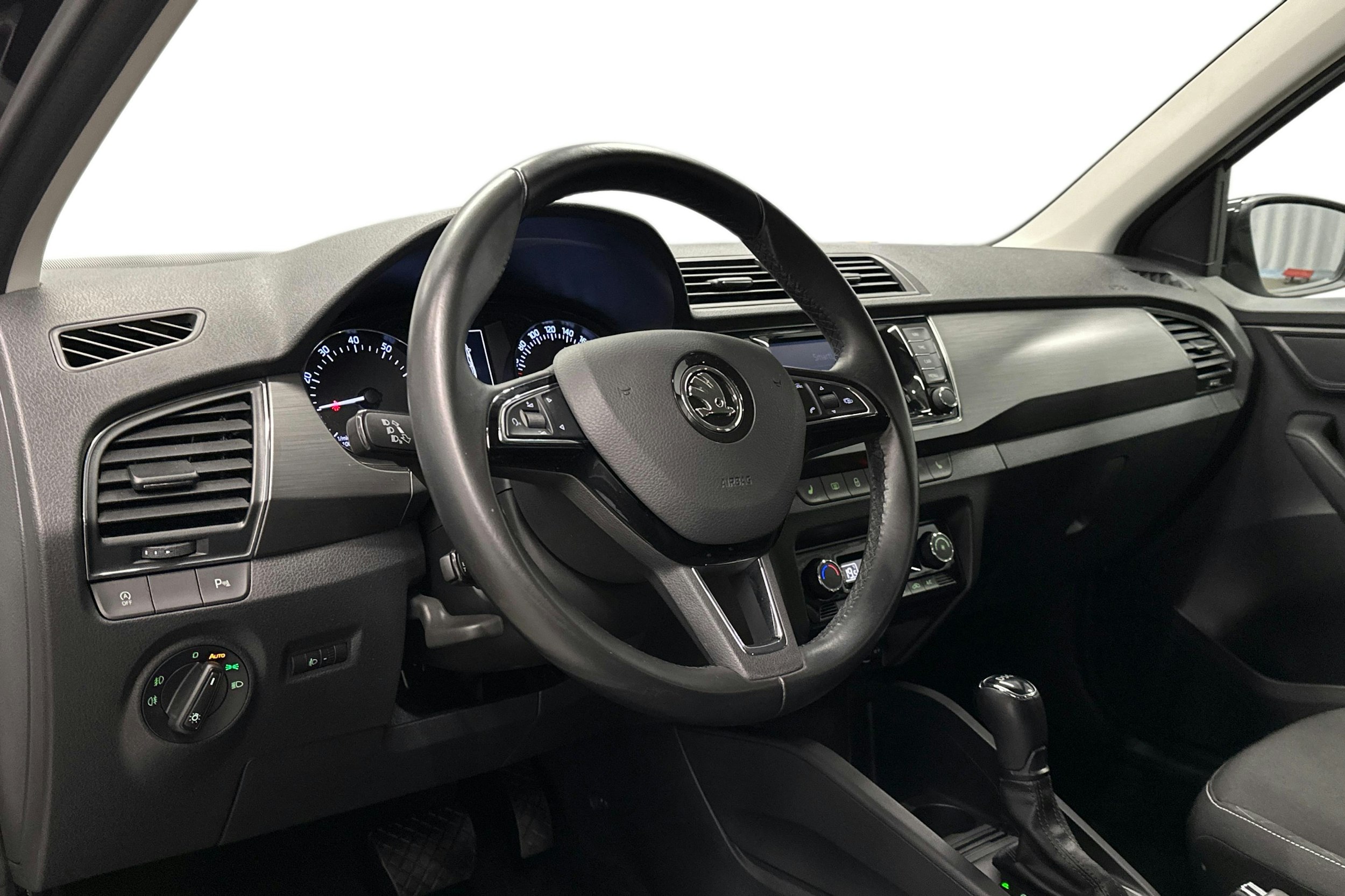valkoinen Skoda Fabia 2018 kuva 7.
