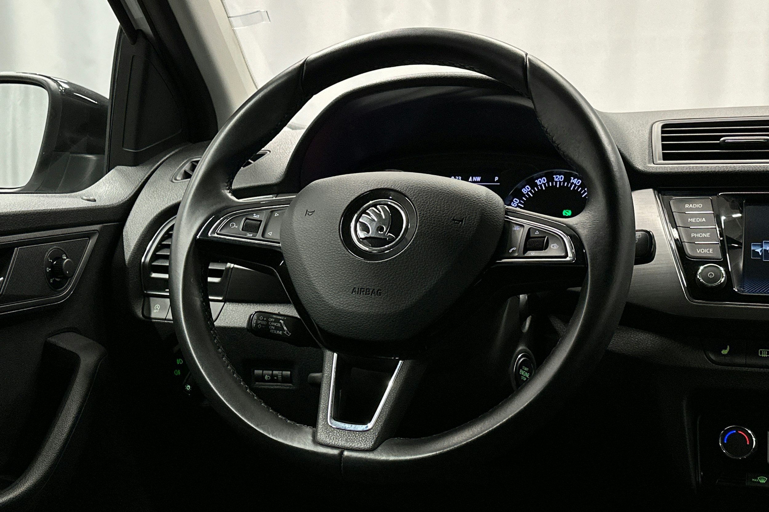 valkoinen Skoda Fabia 2018 kuva 15.