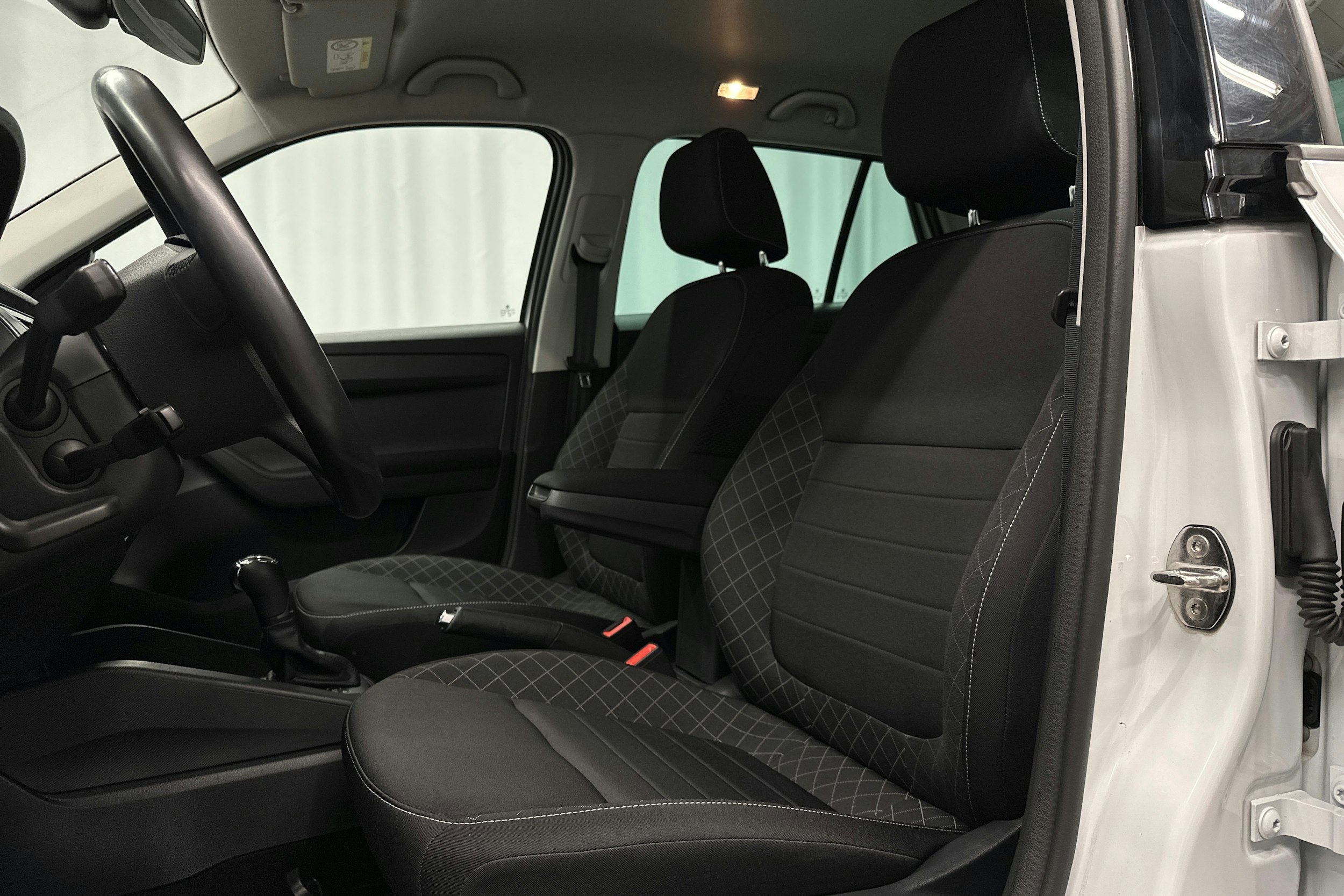 valkoinen Skoda Fabia 2018 kuva 16.