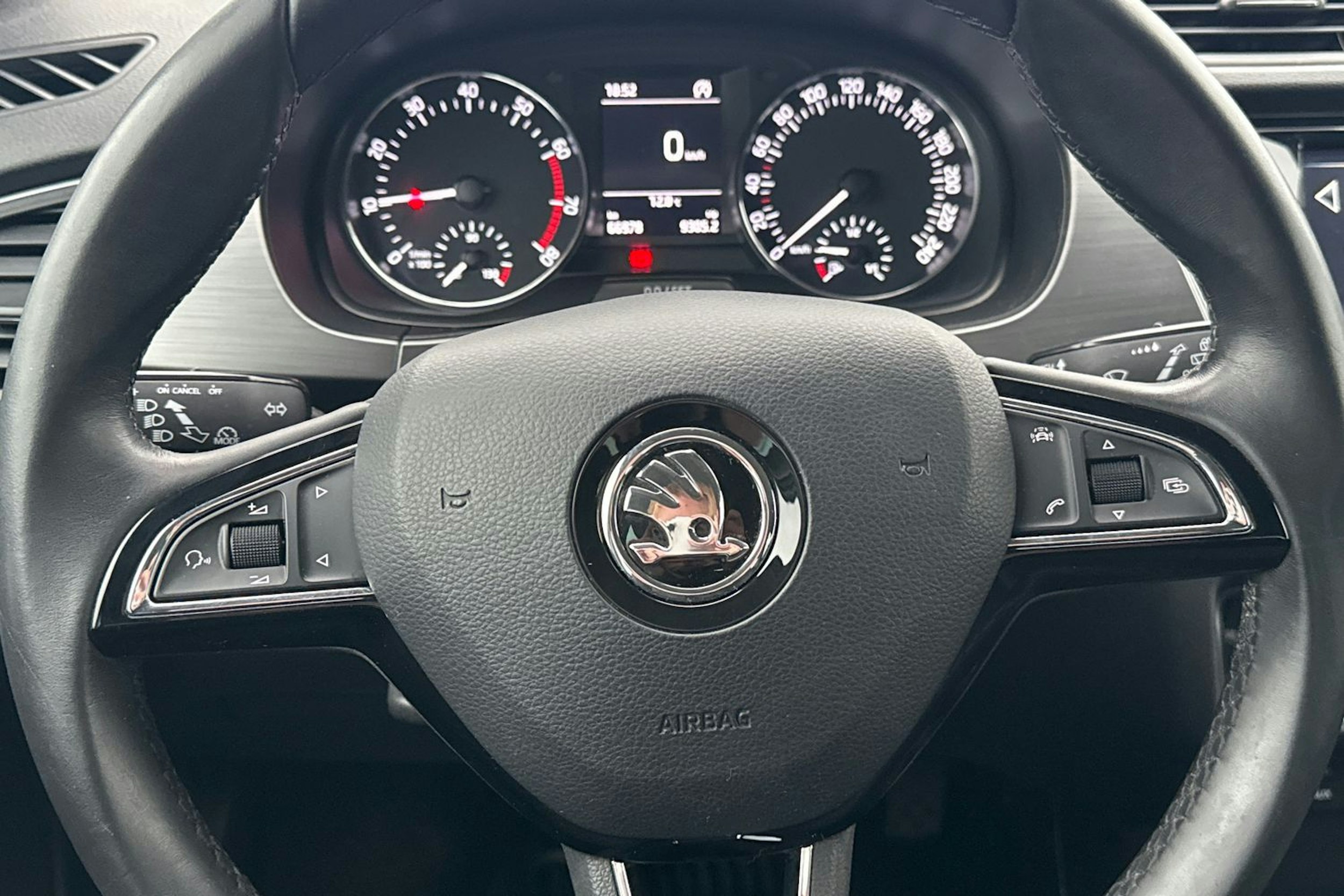 Harmaa Skoda FABIA 2018 kuva 14.
