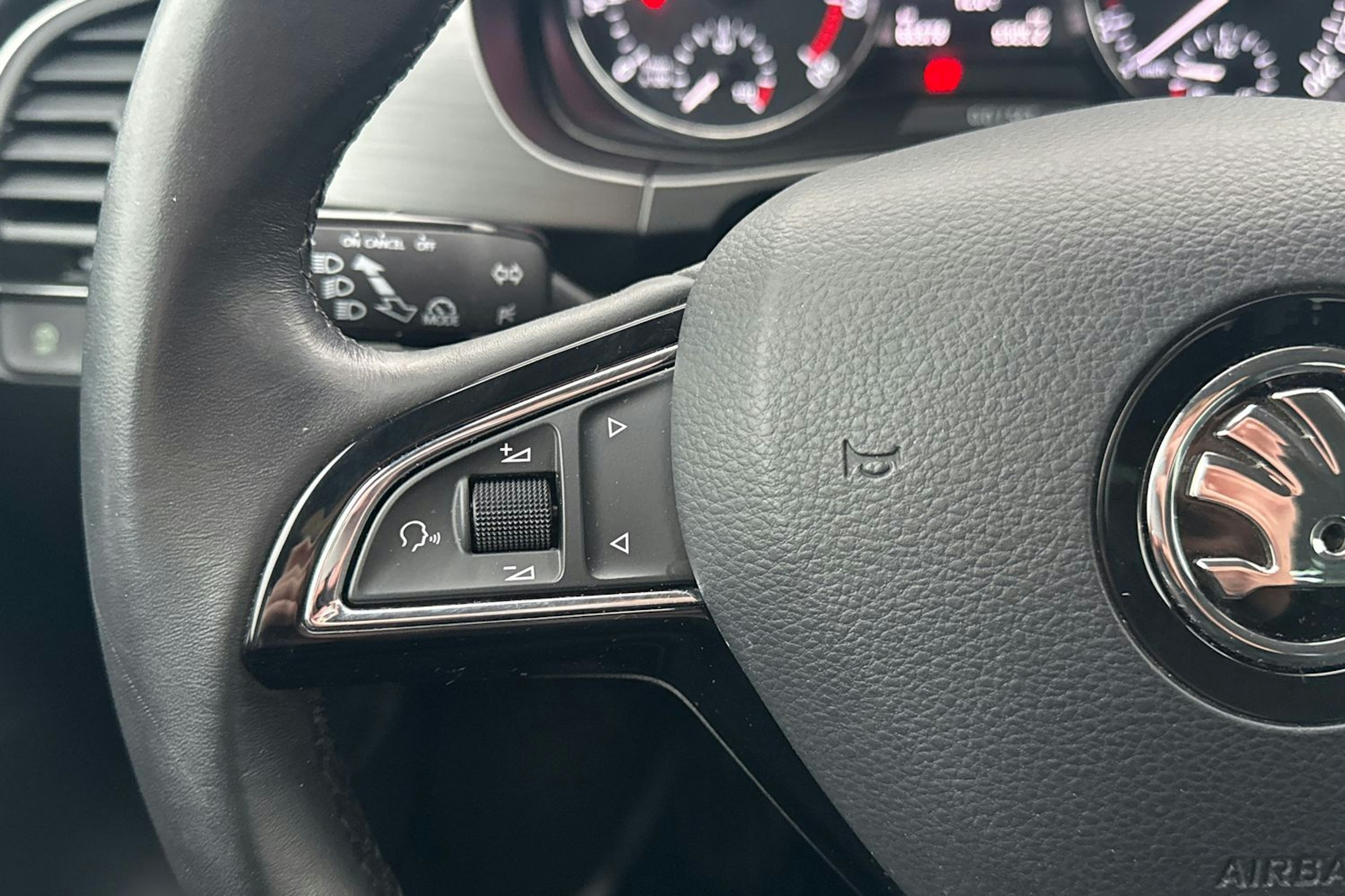 Harmaa Skoda FABIA 2018 kuva 15.