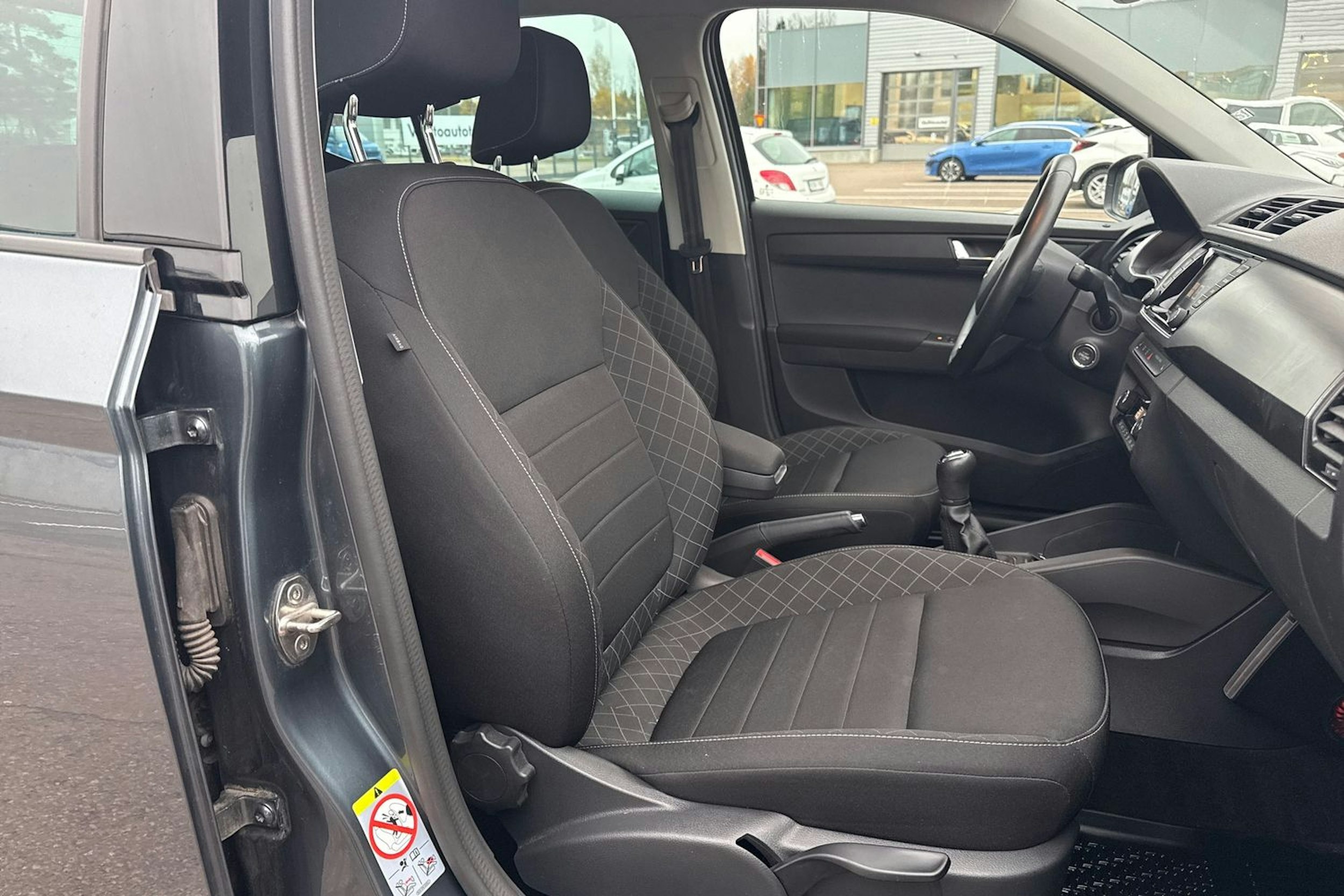 Harmaa Skoda FABIA 2018 kuva 24.