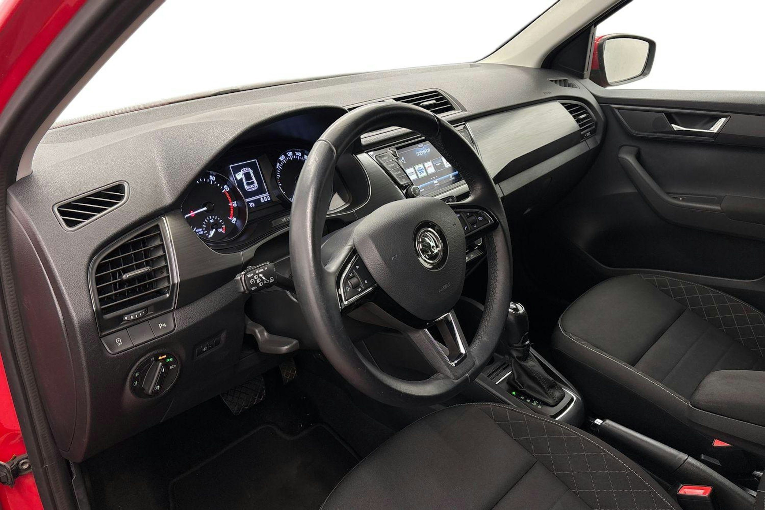 punainen Skoda Fabia 2018 kuva 7.