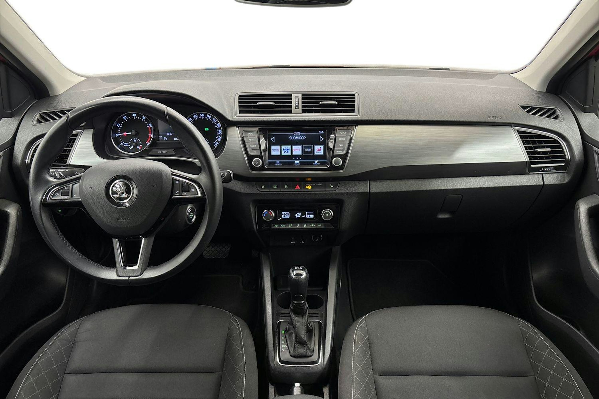 punainen Skoda Fabia 2018 kuva 9.