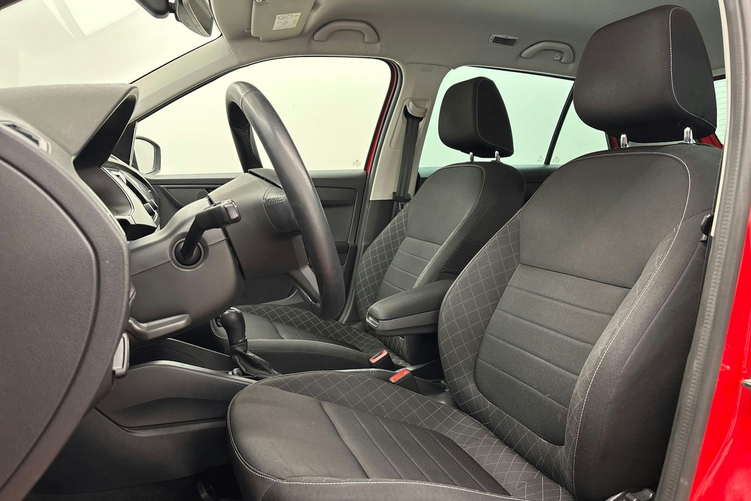 punainen Skoda Fabia 2018 kuva 14.