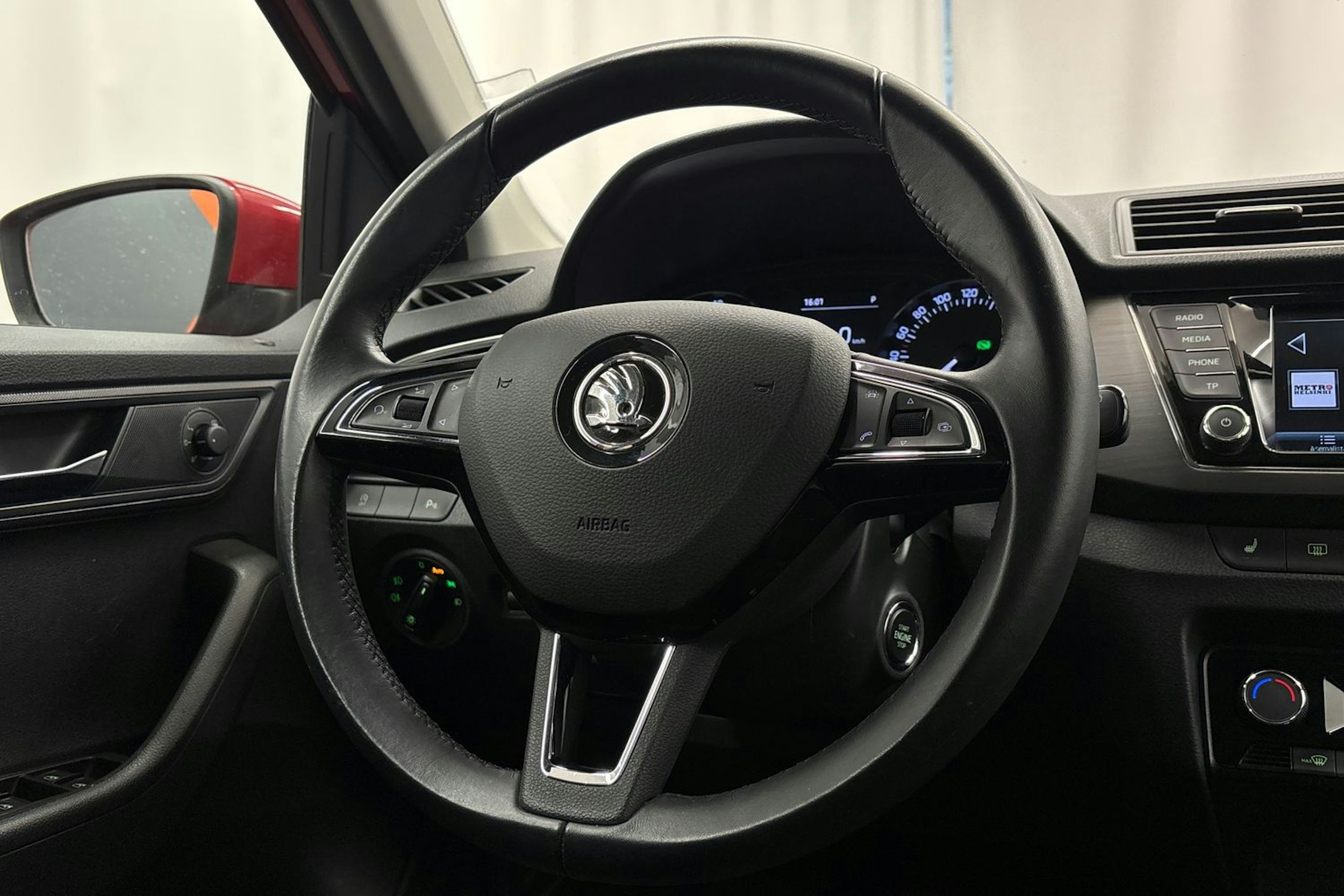 punainen Skoda Fabia 2018 kuva 15.