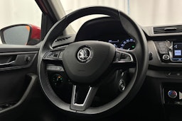 punainen Skoda Fabia 2018 kuva 15.